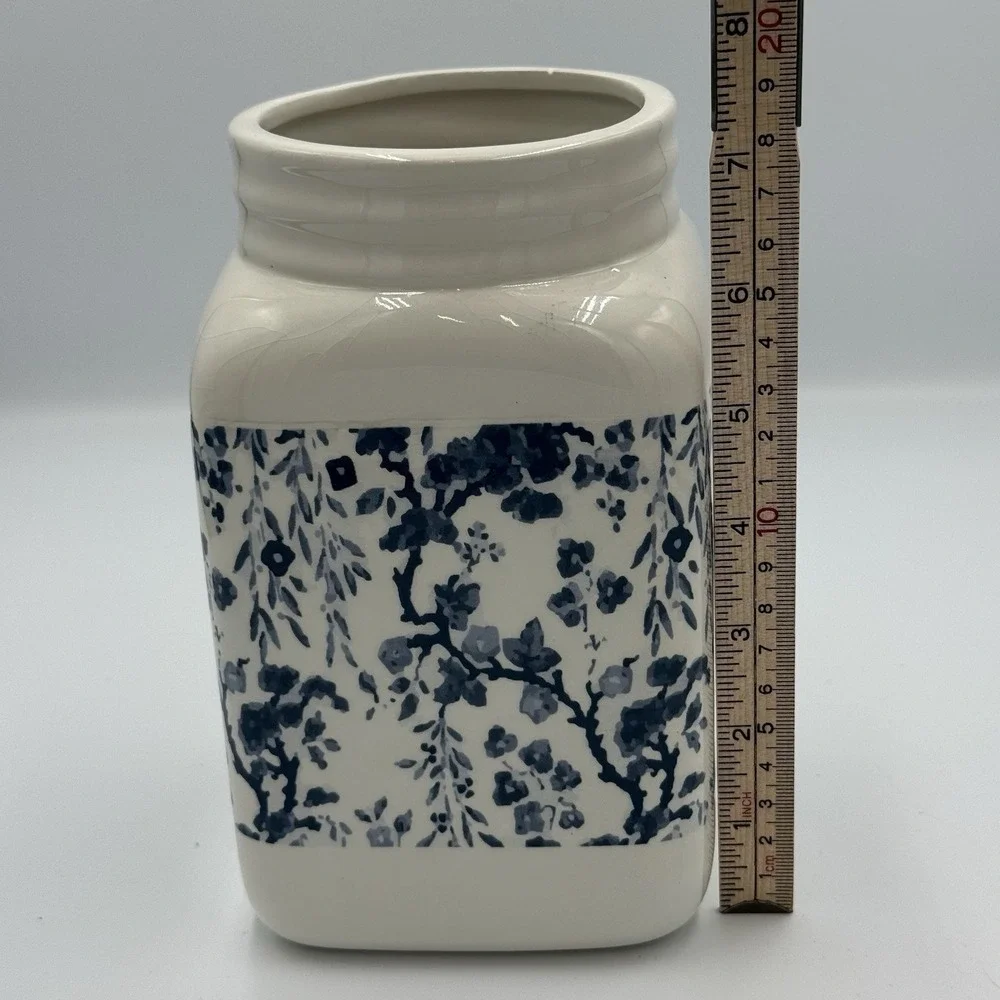 White With Blue Flowers Ceramic Canister Or‎ Case